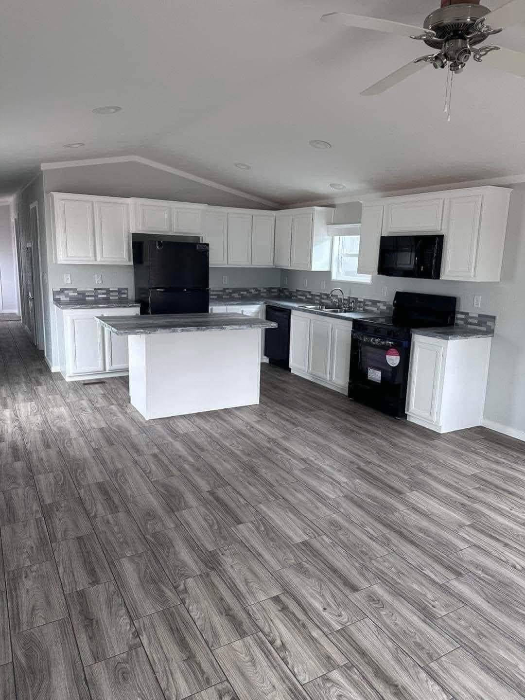Mobile Home 2 bedrooms 2 bath, 1700sqft
