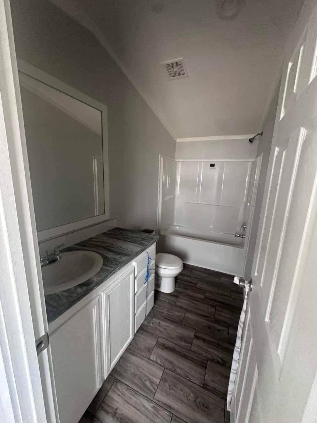 Mobile Home 2 bedrooms 2 bath, 1700sqft