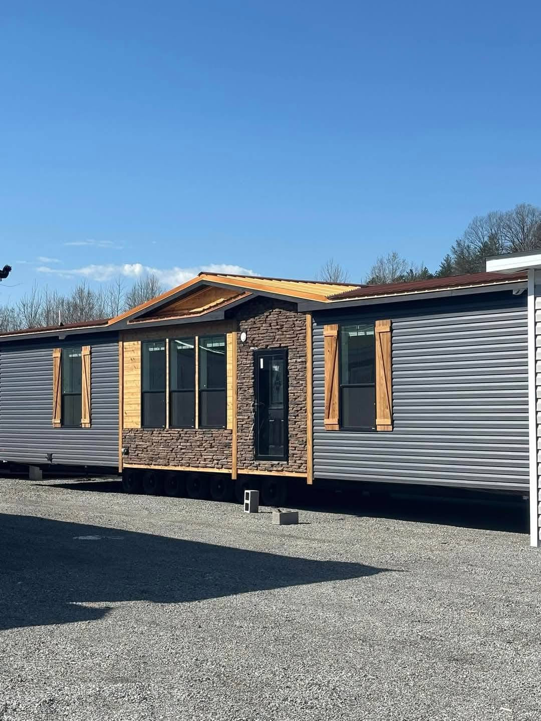 Mobile Home 3 bedrooms 2 baths, 2040sqft