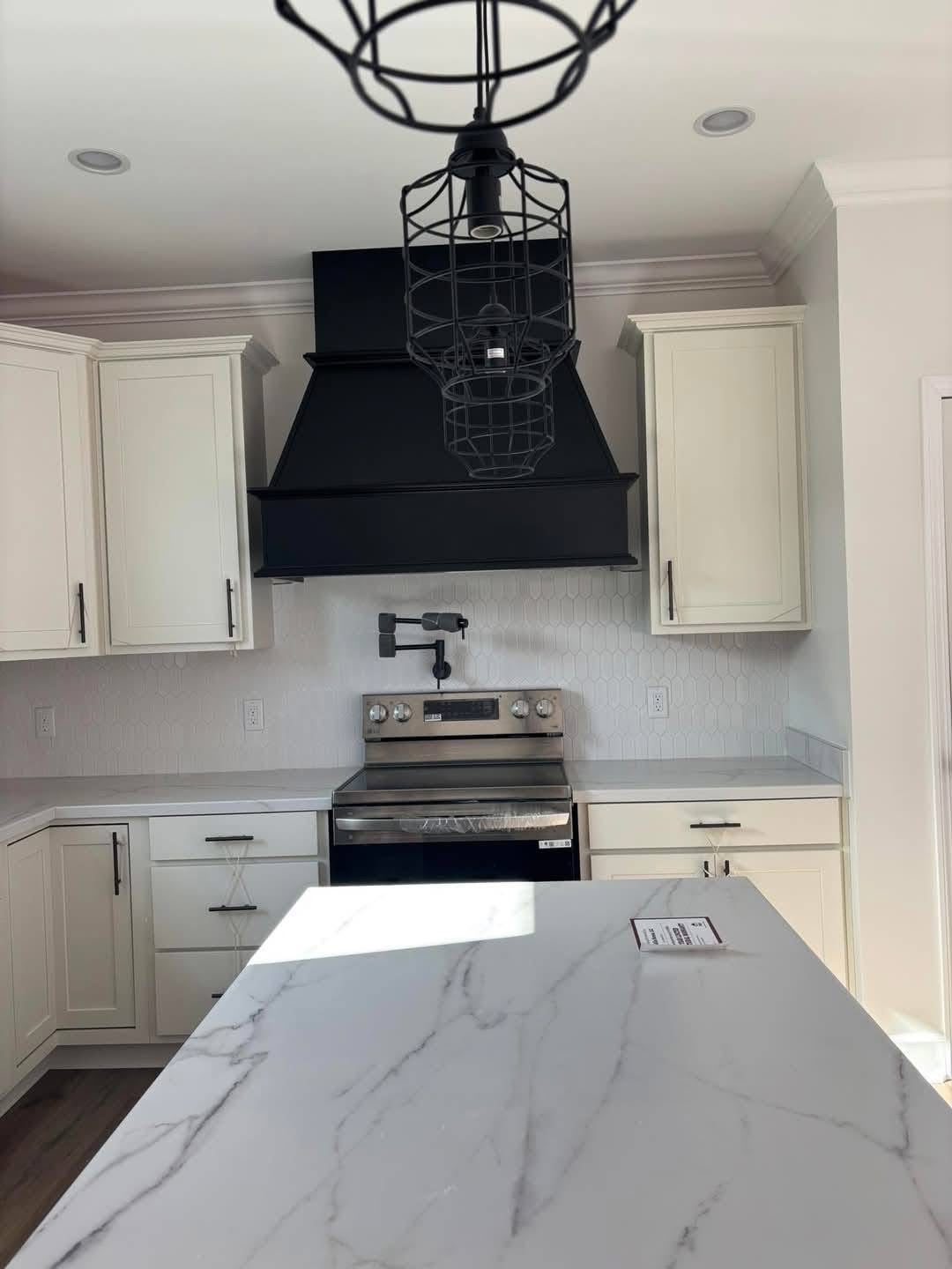 Mobile Home 3 bedrooms 2 baths, 2040sqft