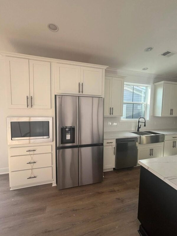 Mobile Home 3 bedrooms 2 baths, 2040sqft