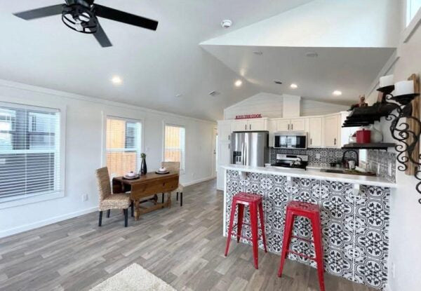 Mobile Home, 1 bedroom 1 Bath, 800sqft